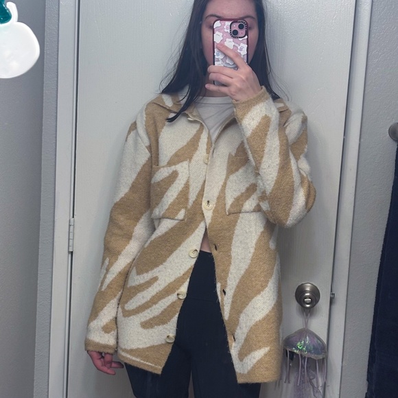 Cool Patterned Sweater - Picture 5 of 5